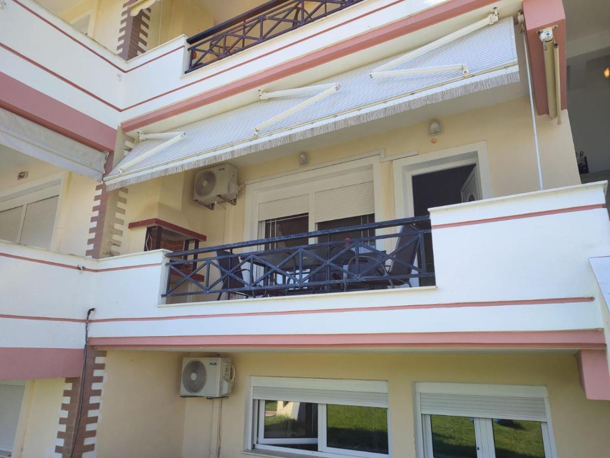The Twelve In Iraklitsa Apartment Nea Iraklitsa Bagian luar foto