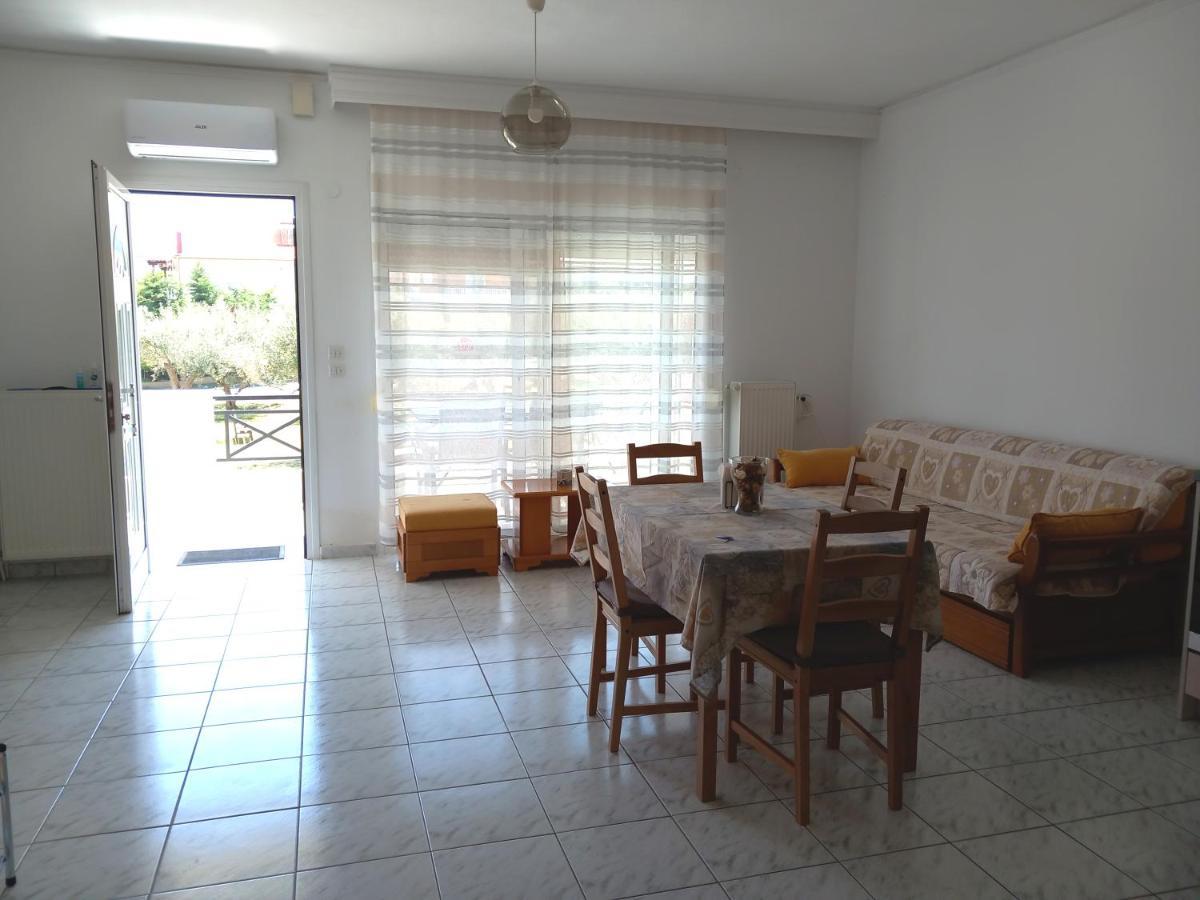 The Twelve In Iraklitsa Apartment Nea Iraklitsa Bagian luar foto